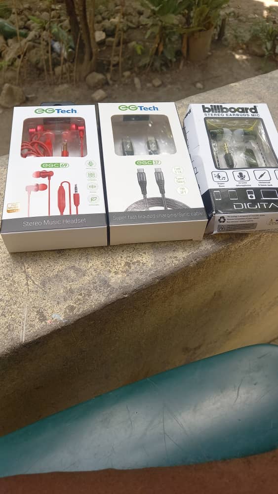 EG Tech stereo  Earbuds with mic in red